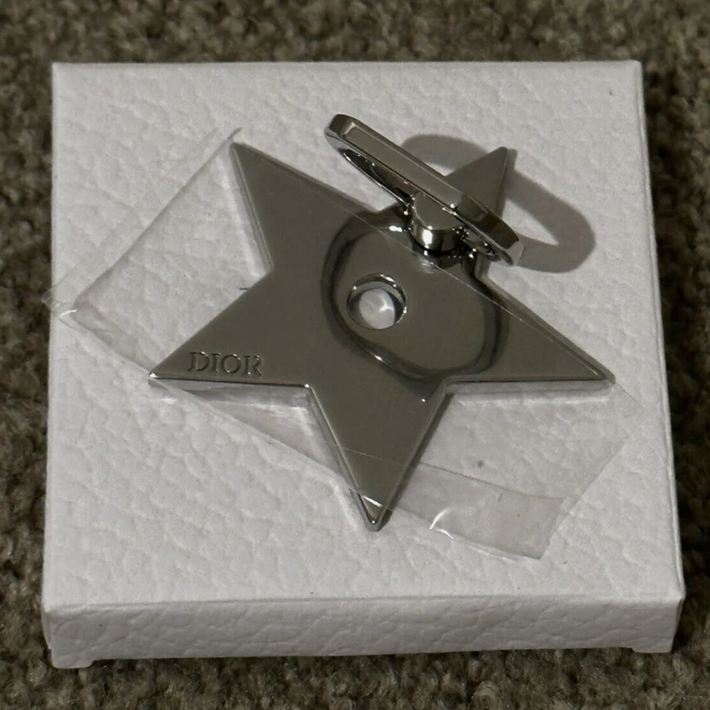 Dior Vip Gift Exclusive Novelty Silver Star Phone Ring with Gift Box NEW SEALED - Picture 3 of 4